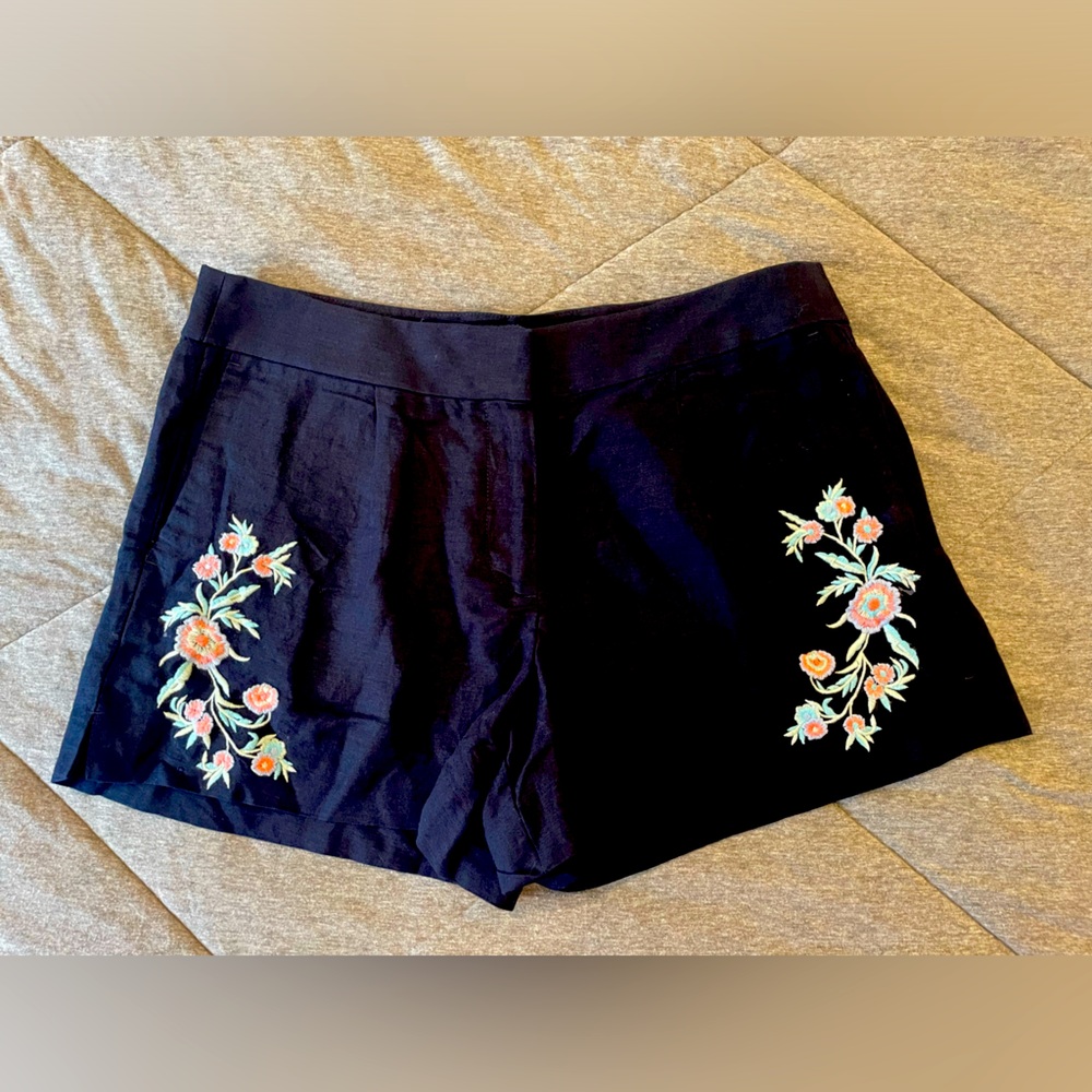 LOFT Floral Embroidered Shorts Size 8 Navy‎ Blue Pockets Summer Casual